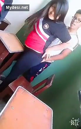 Classroom Doggy infrontof othr frnds