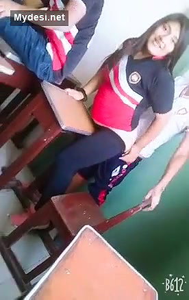 Classroom Doggy infrontof othr frnds