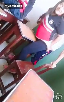 Classroom Doggy infrontof othr frnds