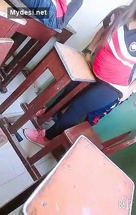 Classroom Doggy infrontof othr frnds