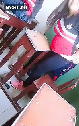 Classroom Doggy infrontof othr frnds