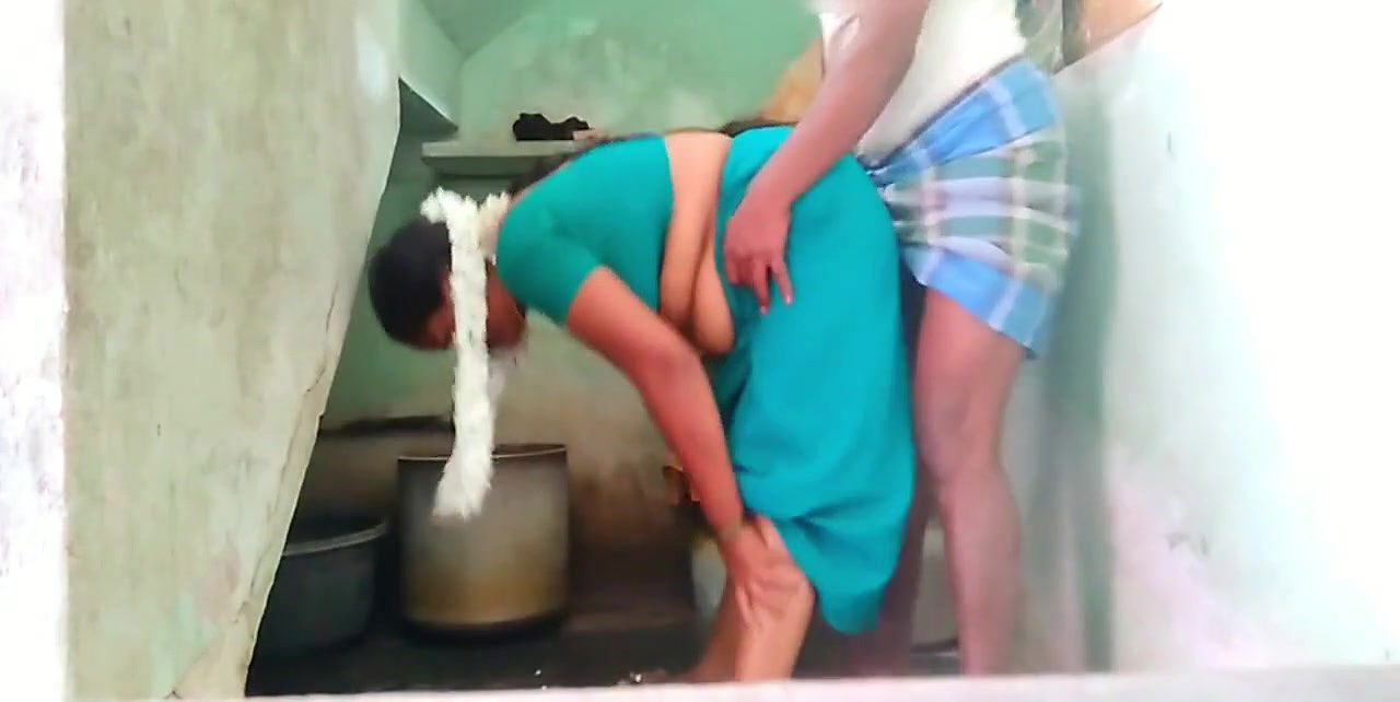 Mallu aunty fucking bathroom.