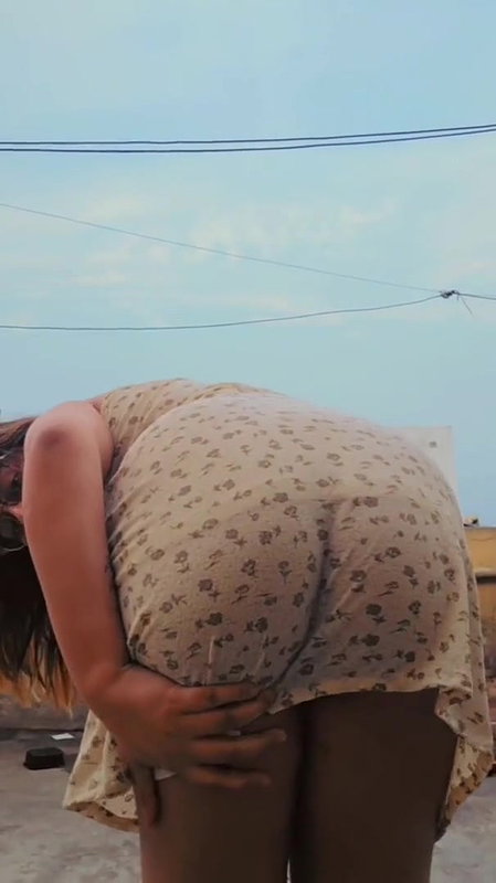 Bengali Girl Showing Her Buttcrack