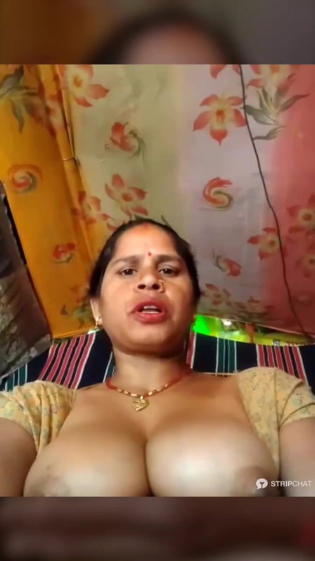 desi showing boobs