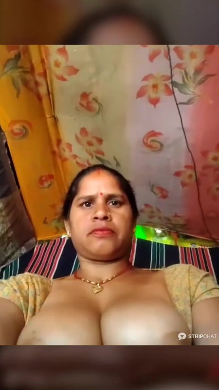 desi showing boobs