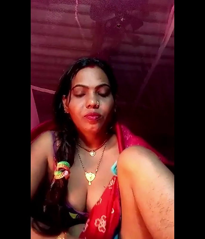 Hot wife Face Showing And Boobs