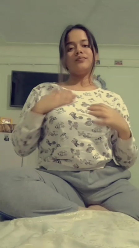 GF showing boobs