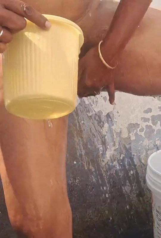 Desi aunty bathing
