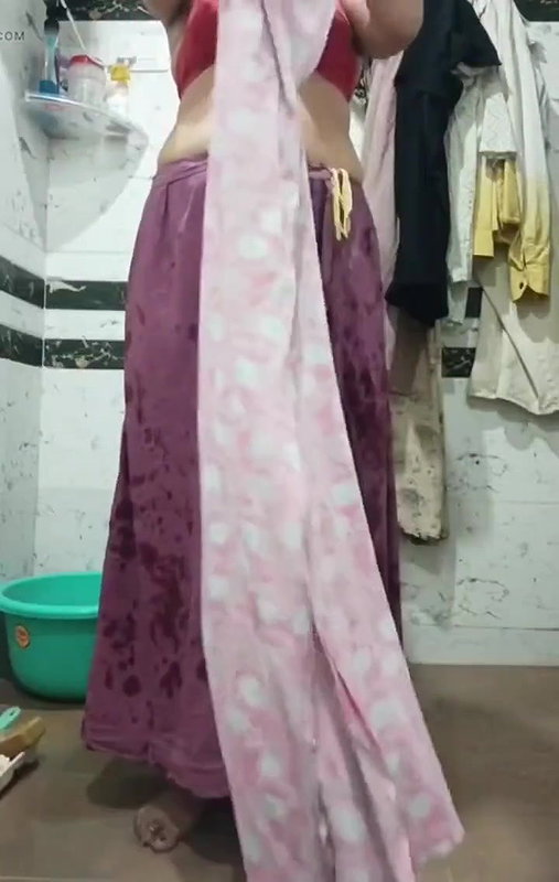 Desi aunty bathing 1