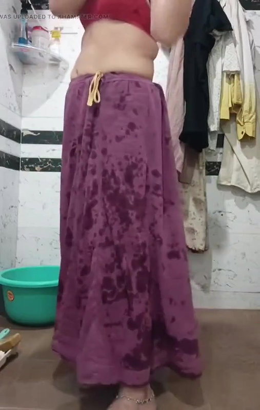 Desi aunty bathing 1