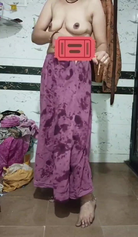 Desi aunty bathing 2