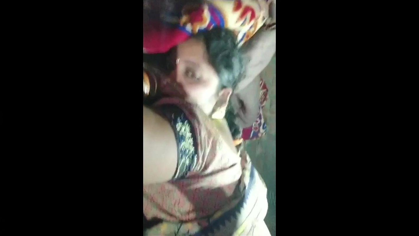 Emergency Light Mein Bhabhi Ki Gaand Pe Thappad Aur Chut Mein Lund