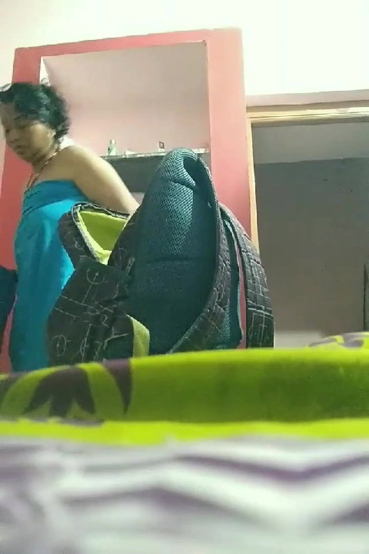 Mom saree change son record