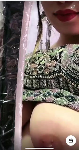 Instagram influencer nude show reveals huge boobs