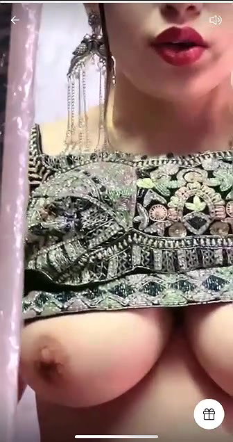 Instagram influencer nude show reveals huge boobs
