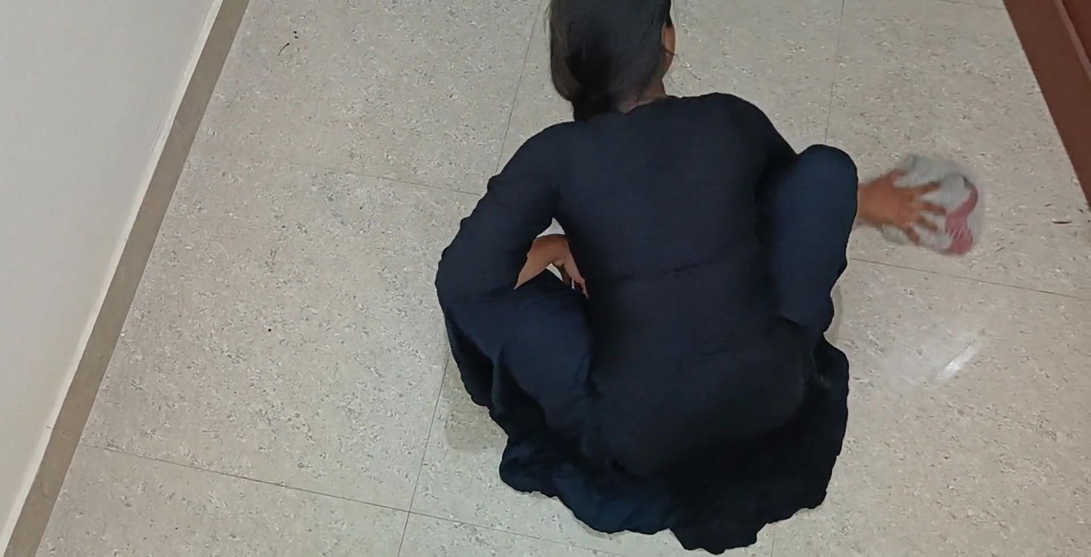 18 saal ki nokrani ko choda desi style me clear Hindi audio