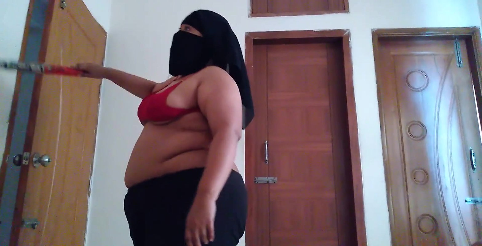 19y old sexy BBW hotel maid takes off her bra & nipples show as she sweeps the room Then she sex with the hotel guests