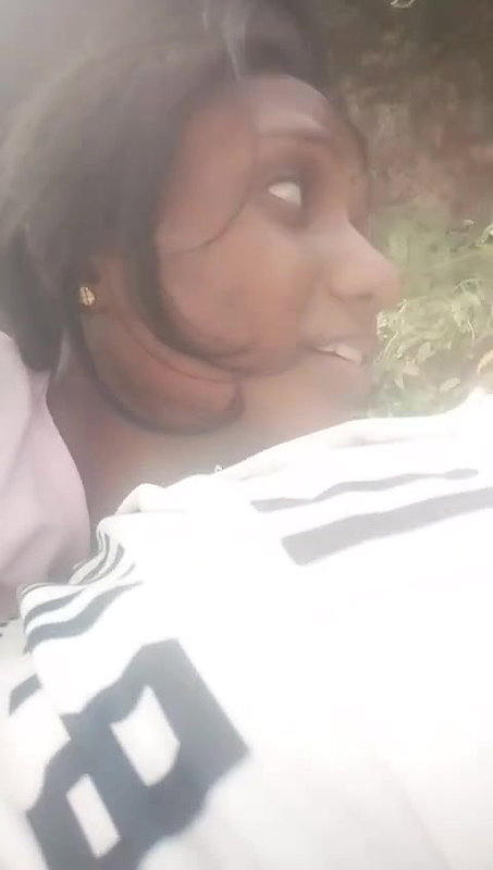 gaon ki ladki ne bf ki lund chusi khule mein
