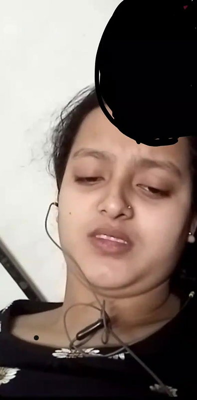 vc mein jhat wali chut mein ungli kri
