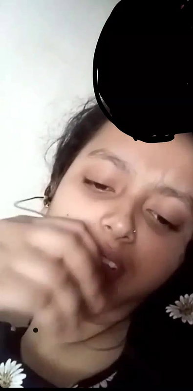 vc mein jhat wali chut mein ungli kri