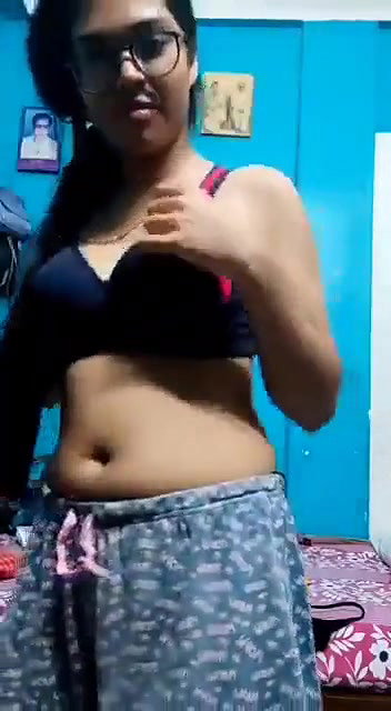 chasmish girl boob show