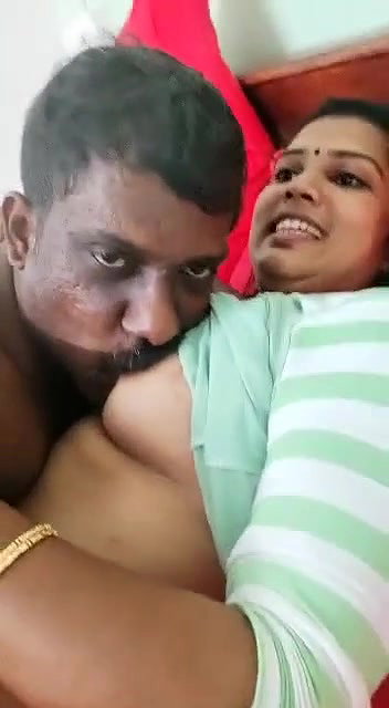 aunty ke chuche chusi