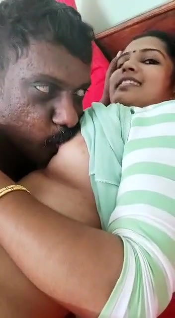 aunty ke chuche chusi