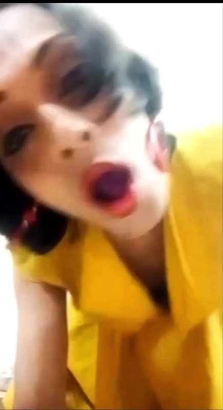 blue dress kholke nangi video banayi shemale ne