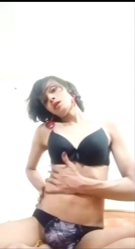 blue dress kholke nangi video banayi shemale ne