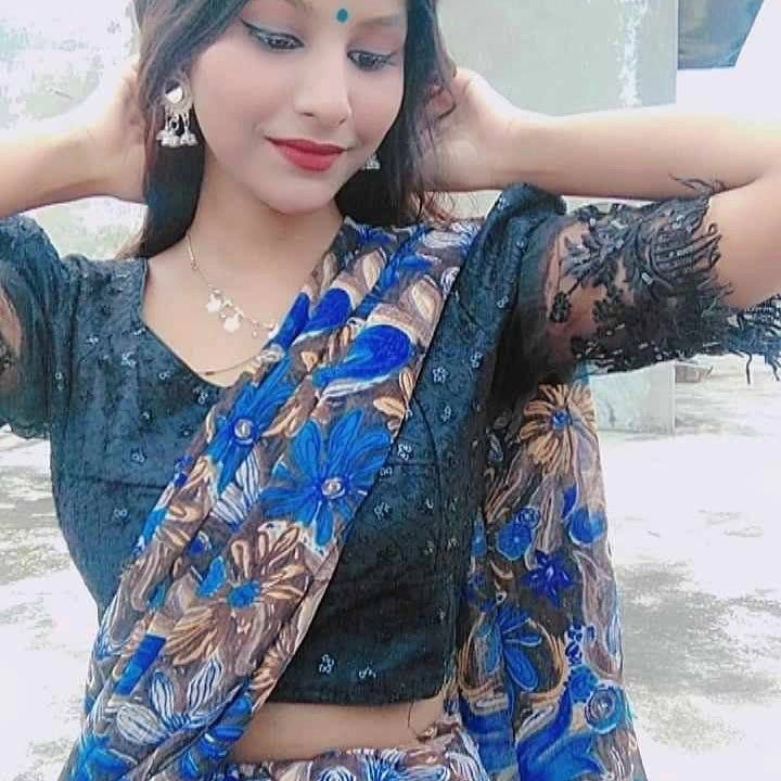 Cute desi girlfriend flashing her boobs