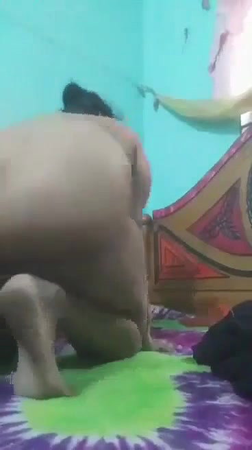 Desi tanker flashing her ass spreading legs nude video