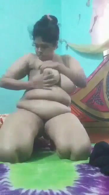 Desi tanker flashing her ass spreading legs nude video