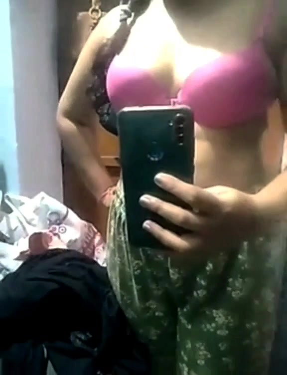 cute wife mirror selfie