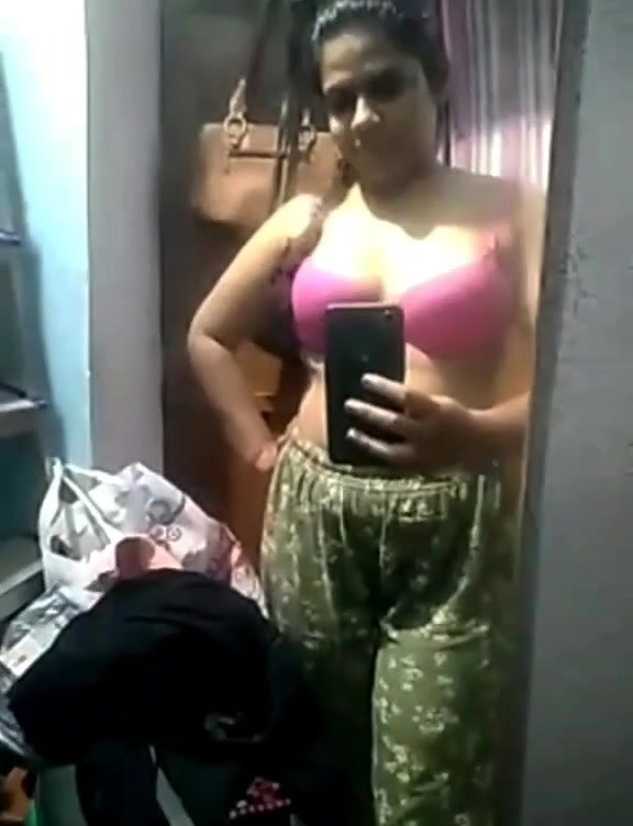 cute wife mirror selfie