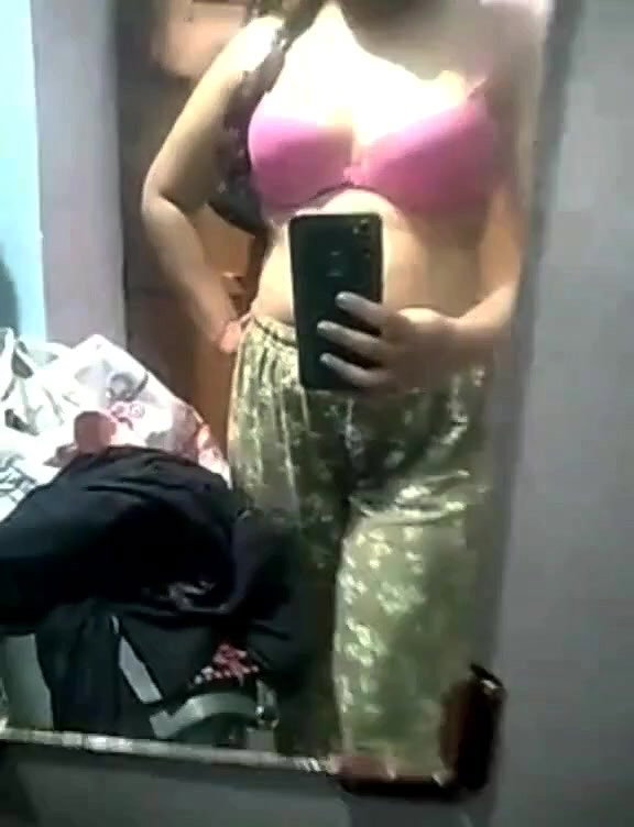 cute wife mirror selfie