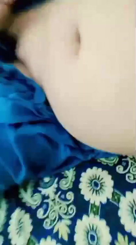 desi lady showing boobs and pussy