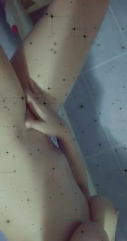slim girl pussy and ass nude show