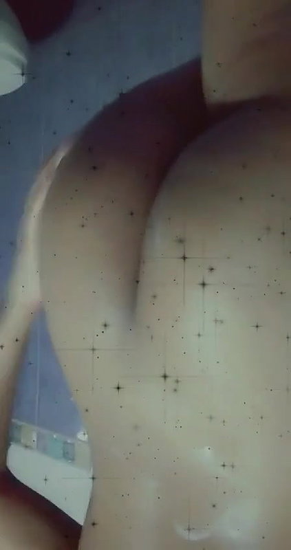 slim girl pussy and ass nude show