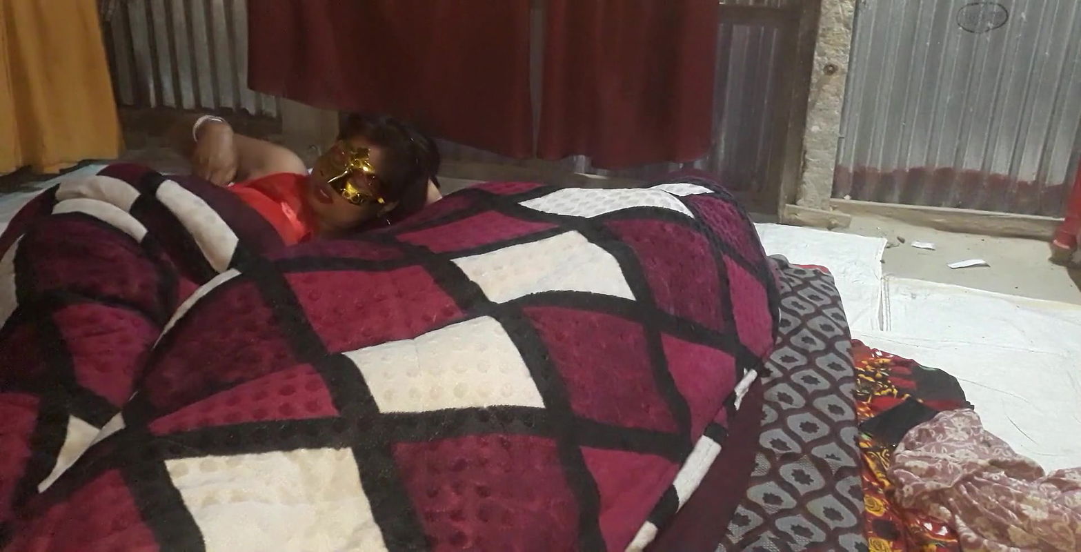 Dada Boudi Ghumache Sonali Boyfriend k Deke Chudalo