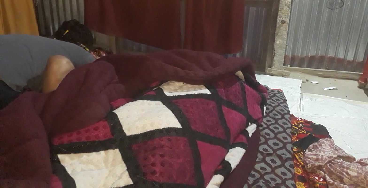 Dada Boudi Ghumache Sonali Boyfriend k Deke Chudalo