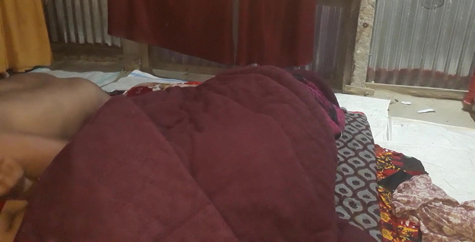 Dada Boudi Ghumache Sonali Boyfriend k Deke Chudalo