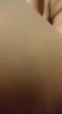 jhat wali chut mein ungli kri