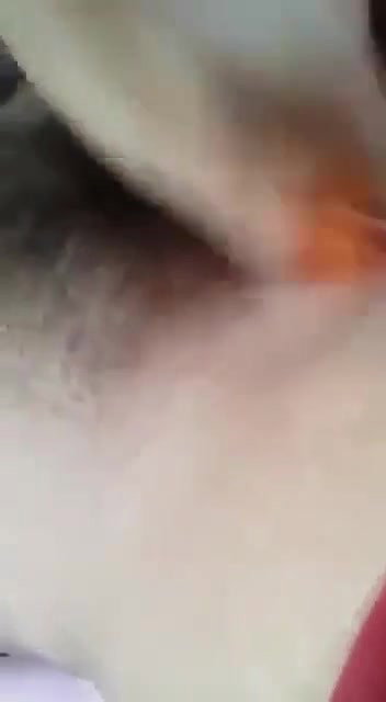 chcuhe dabake chut mein ungli kri