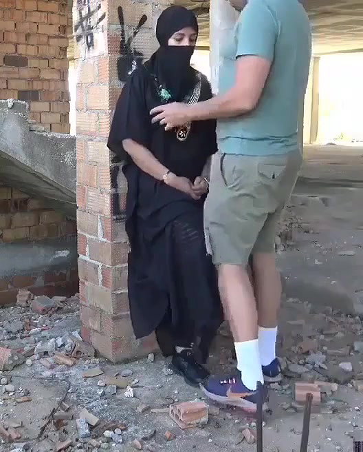 hijabi girl fucked in standing position