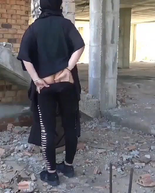 hijabi girl fucked in standing position