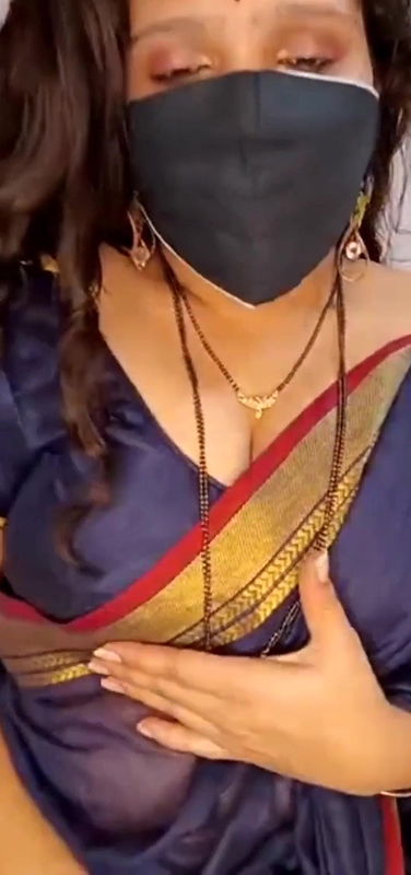 Desi Indian aunty saree blouse removing webcam show live