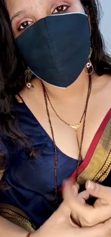 Desi Indian aunty saree blouse removing webcam show live