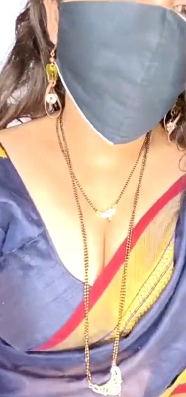 Desi Indian aunty saree blouse removing webcam show live
