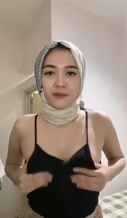 Horny Indonesian hijab girl Showing Boobs