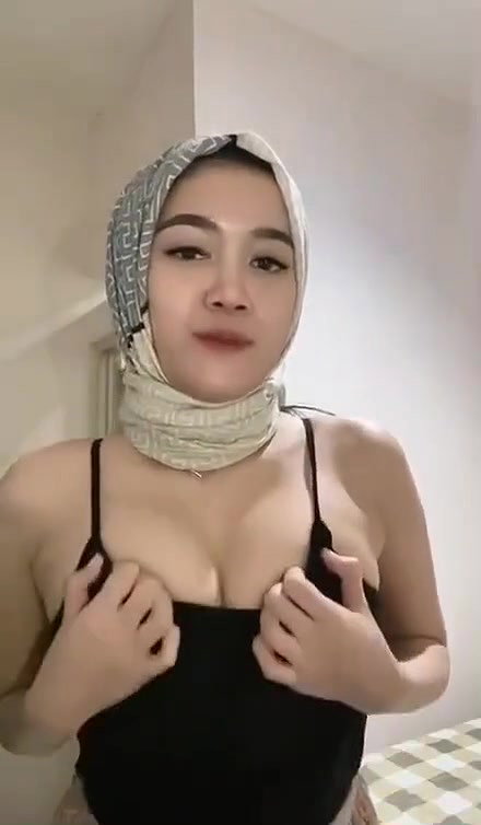 Horny Indonesian hijab girl Showing Boobs